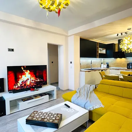 Modern & Classy Centre For 4 Guests & Parking 아파트 *