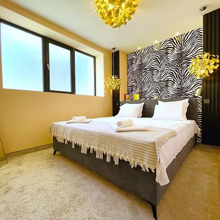 Modern & Classy Centre For 4 Guests & Parking