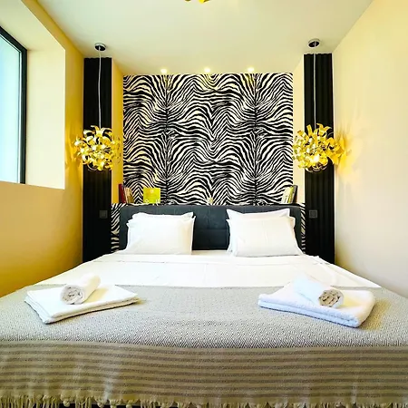 Daire Modern & Classy Centre For 4 Guests & Parking