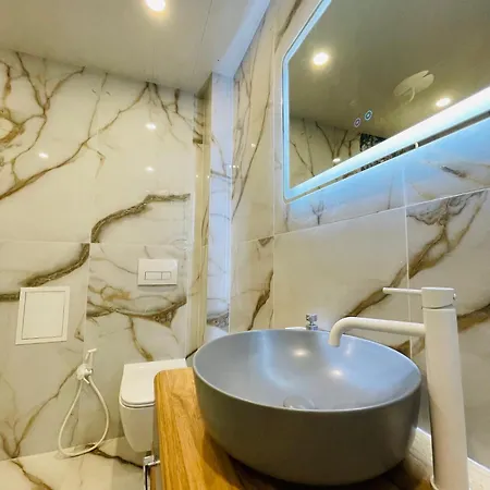 Modern & Classy Centre For 4 Guests & Parking * 스타라 자고라