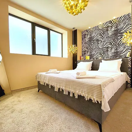 Modern & Classy Centre For 4 Guests & Parking *