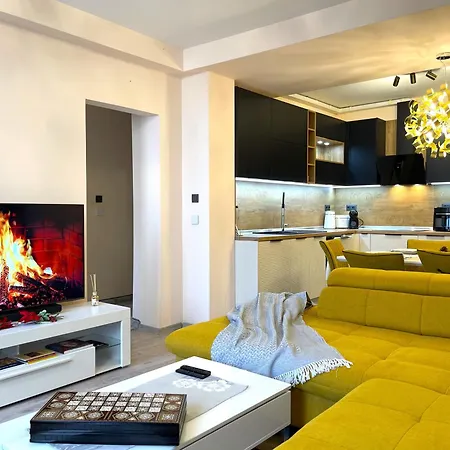 Modern & Classy Centre For 4 Guests & Parking