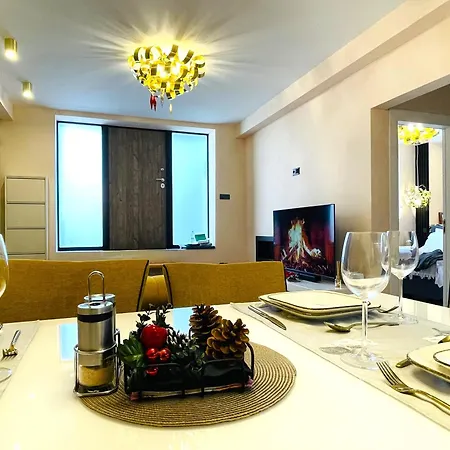 아파트 Modern & Classy Centre For 4 Guests & Parking