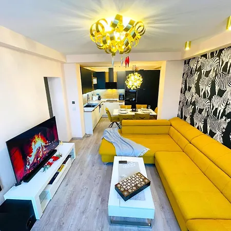 Modern & Classy Centre For 4 Guests & Parking